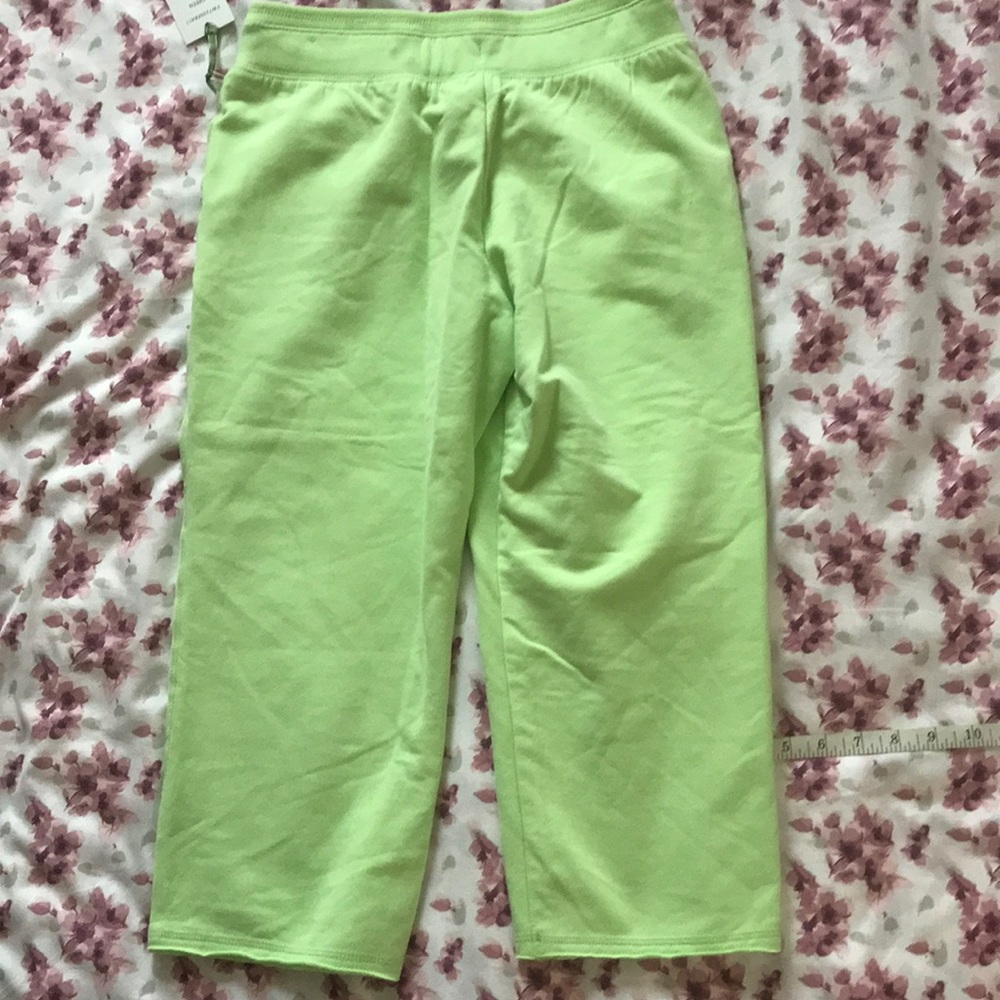 Green Tea fleece Capri Sweatpants - Picture 3 of 4